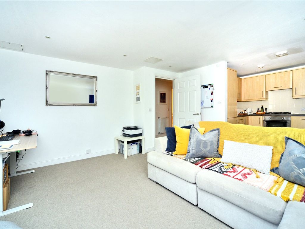 1 bed flat for sale in High Street, Banstead, Surrey SM7, £230,000