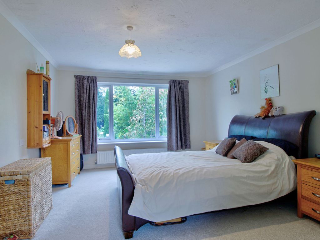 4 bed detached house for sale in Barkham Road, Wokingham RG41, £1,000,000