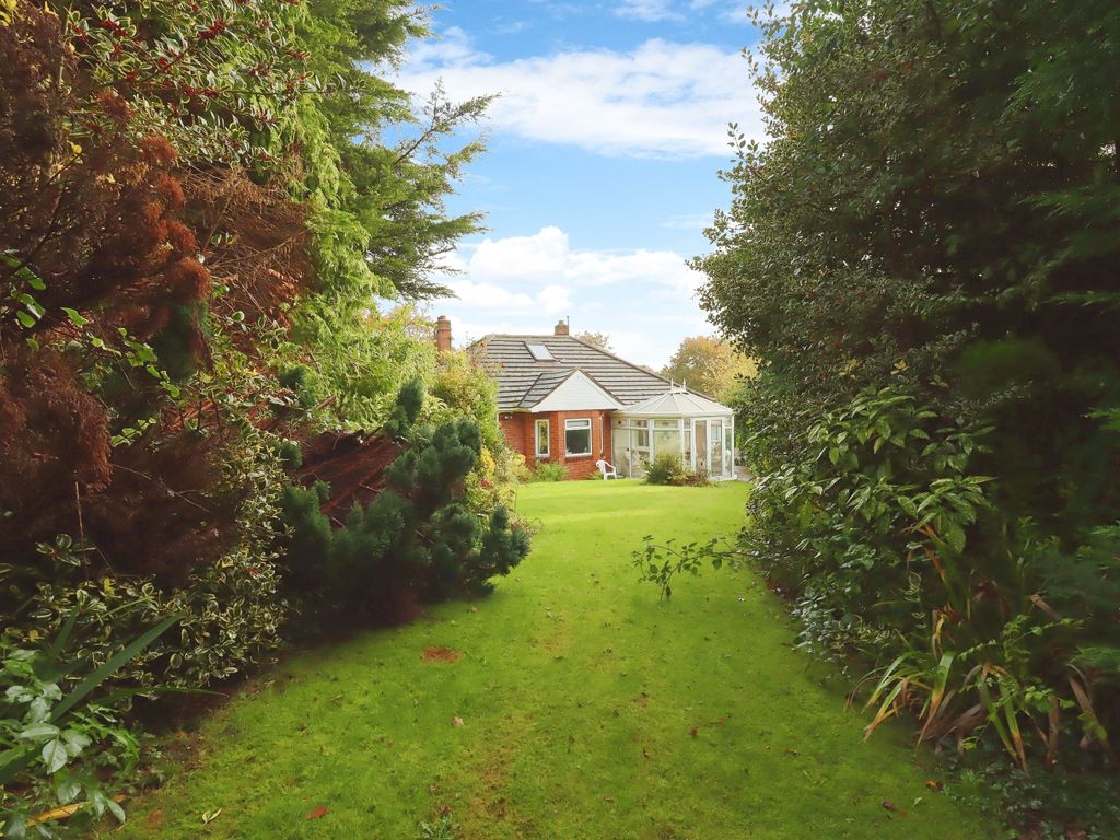 3 bed detached bungalow for sale in Cross Houses, Shrewsbury SY5, £425,000