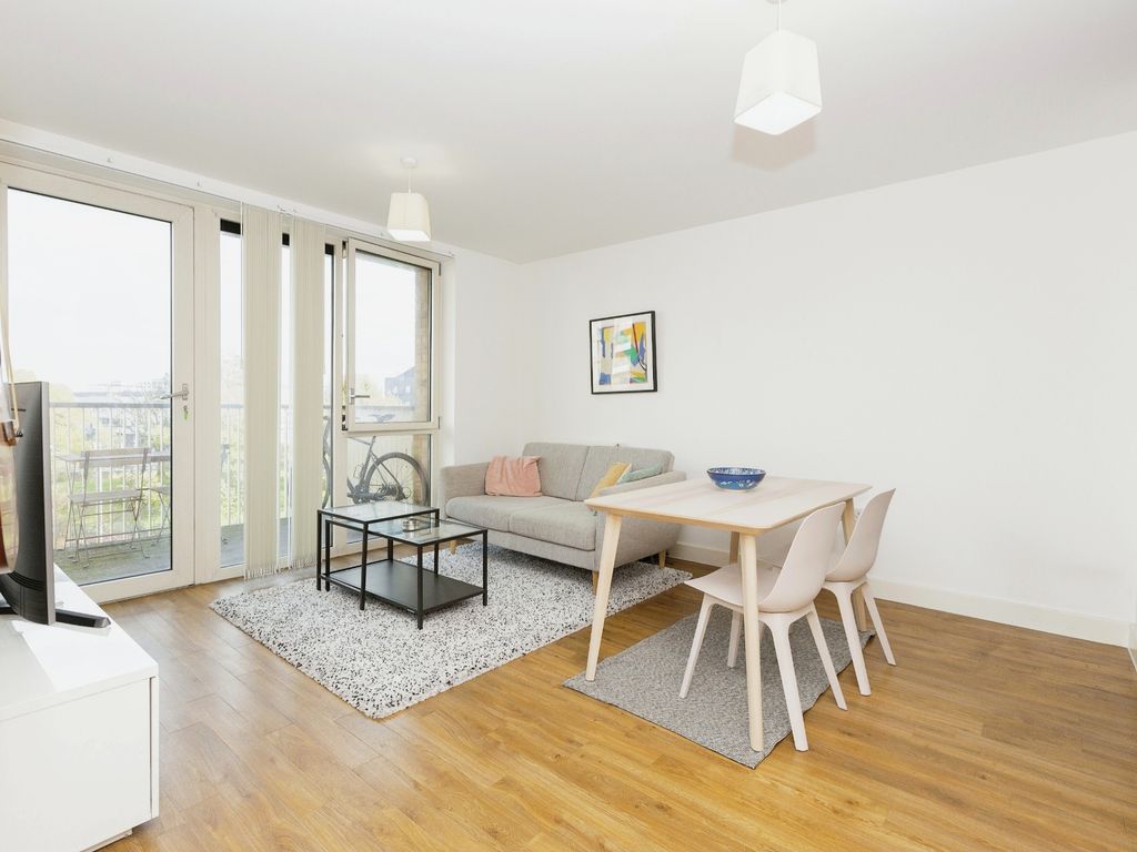 1 bed flat for sale in Oxley Square, London E3, £320,000