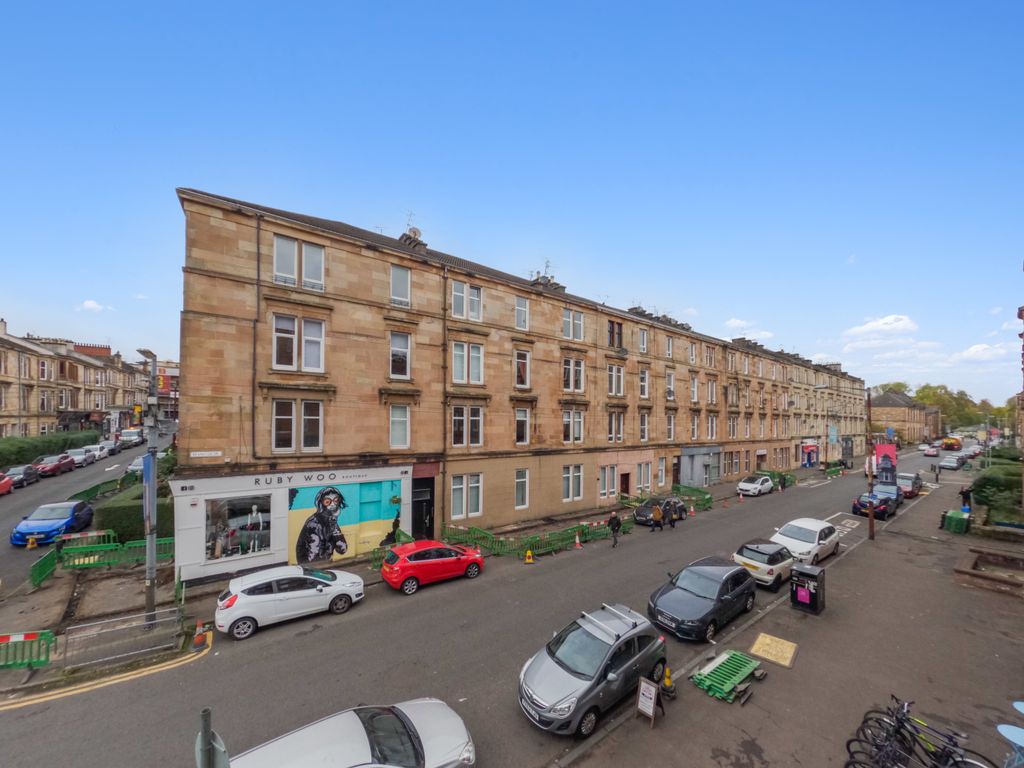 2 bed flat for sale in Deanston Drive, Shawlands, Glasgow G41, £170,000