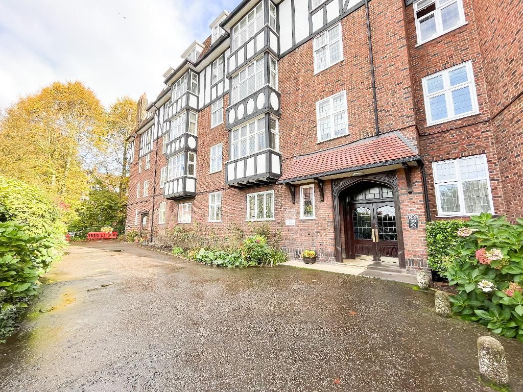 2 bed flat for sale in Wendover Court, Finchley Road, London NW2, £470,000