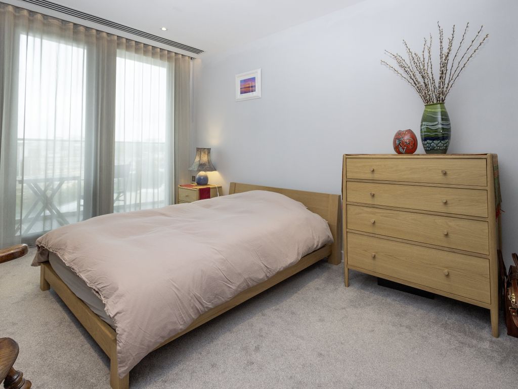1 bed flat for sale in Terrace Mount, Terrace Road, Bournemouth BH2, £350,000