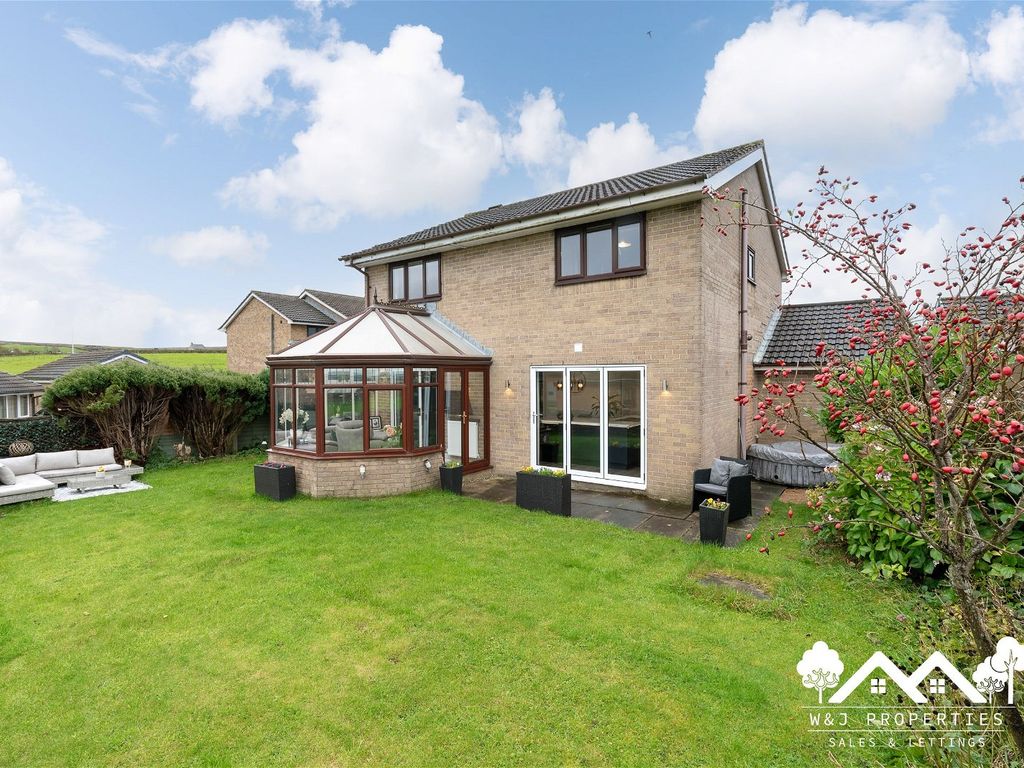4 bed detached house for sale in Waltham Close, Baxenden, Accrington BB5, £375,000