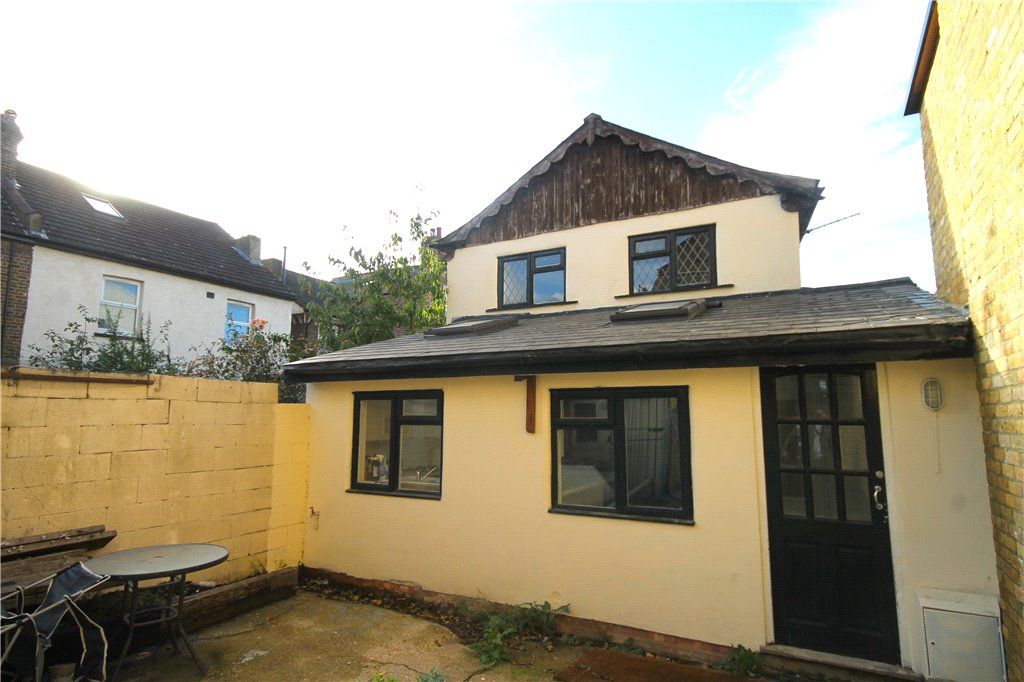 2 bed detached house for sale in Whitehorse Road, Croydon CR0, £210,000