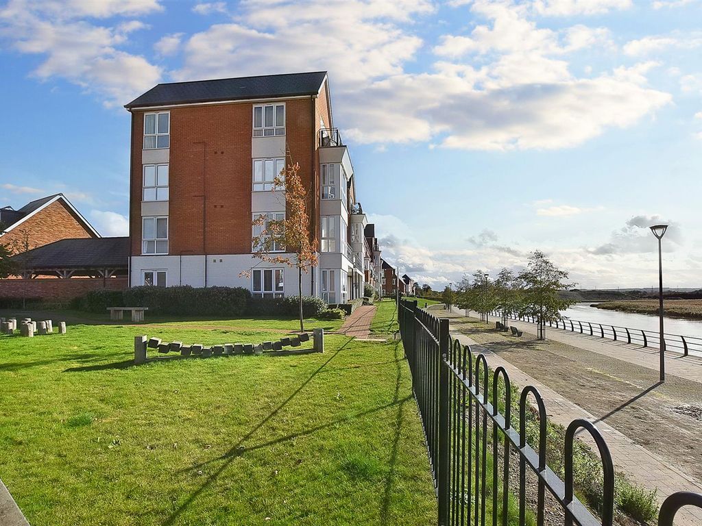 2 bed flat for sale in Webster House, Greystone Square, Wouldham ME1, £285,000
