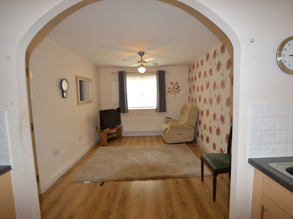 2 bed flat for sale in Clarkson Close, Nuneaton, Warwickshire CV11, £119,950