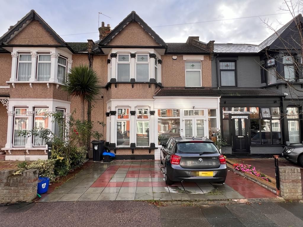 4 bed property for sale in Castleton Road, Goodmayes, Ilford IG3, £699,995