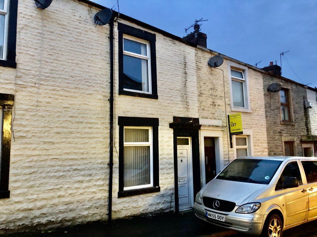 2 bed terraced house to rent in Lomax Street, Darwen, Lancashire BB3, £475 pcm