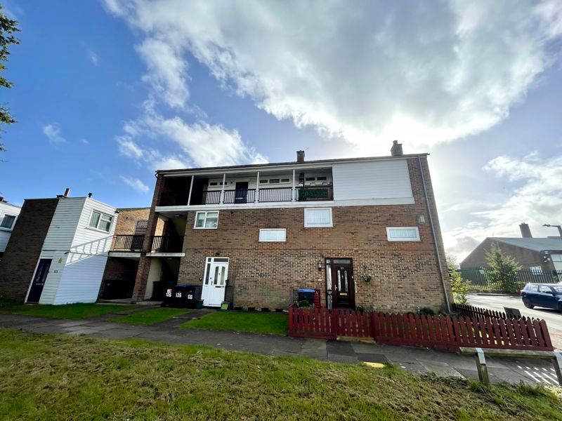 1 bed flat for sale in Altham Grove, Harlow CM20, £140,000