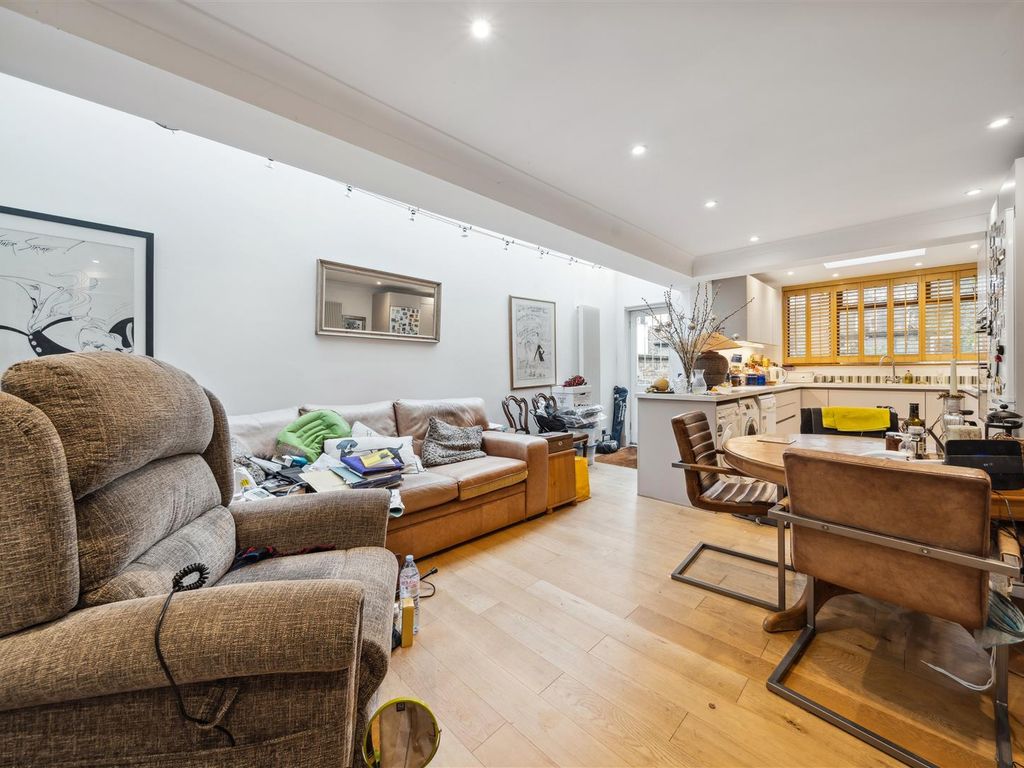 3 bed end terrace house for sale in Antrobus Road, London W4, £1,000,000