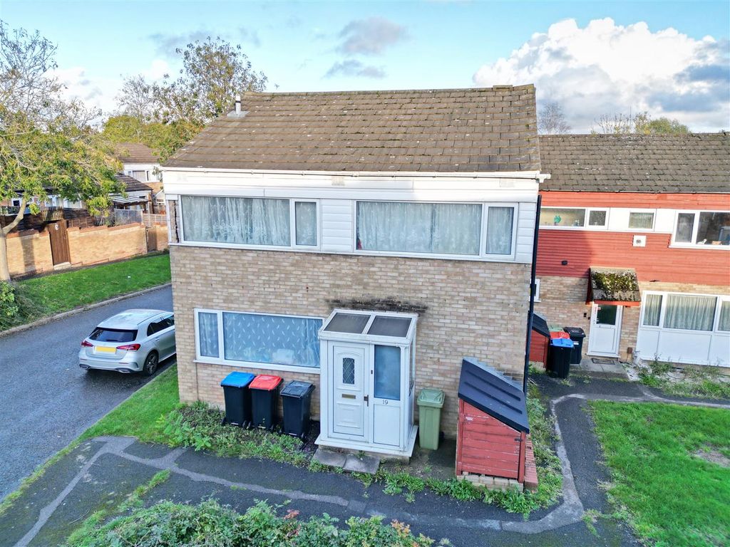 5 bed link-detached house for sale in Great Denson, Eaglestone, Milton Keynes MK6, £300,000