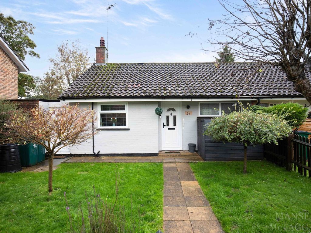 1 bed terraced bungalow for sale in Kirdford Close, Crawley RH11, £300,000