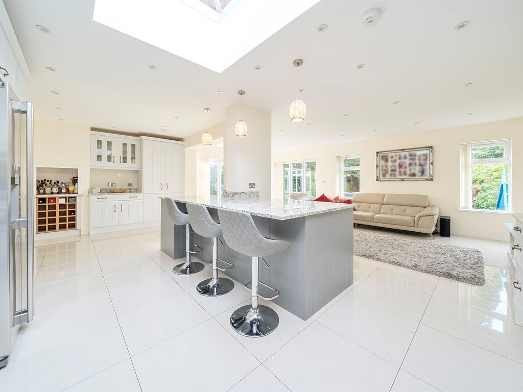 4 bed detached house for sale in Hasting Close, Bray, Maidenhead SL6, £900,000