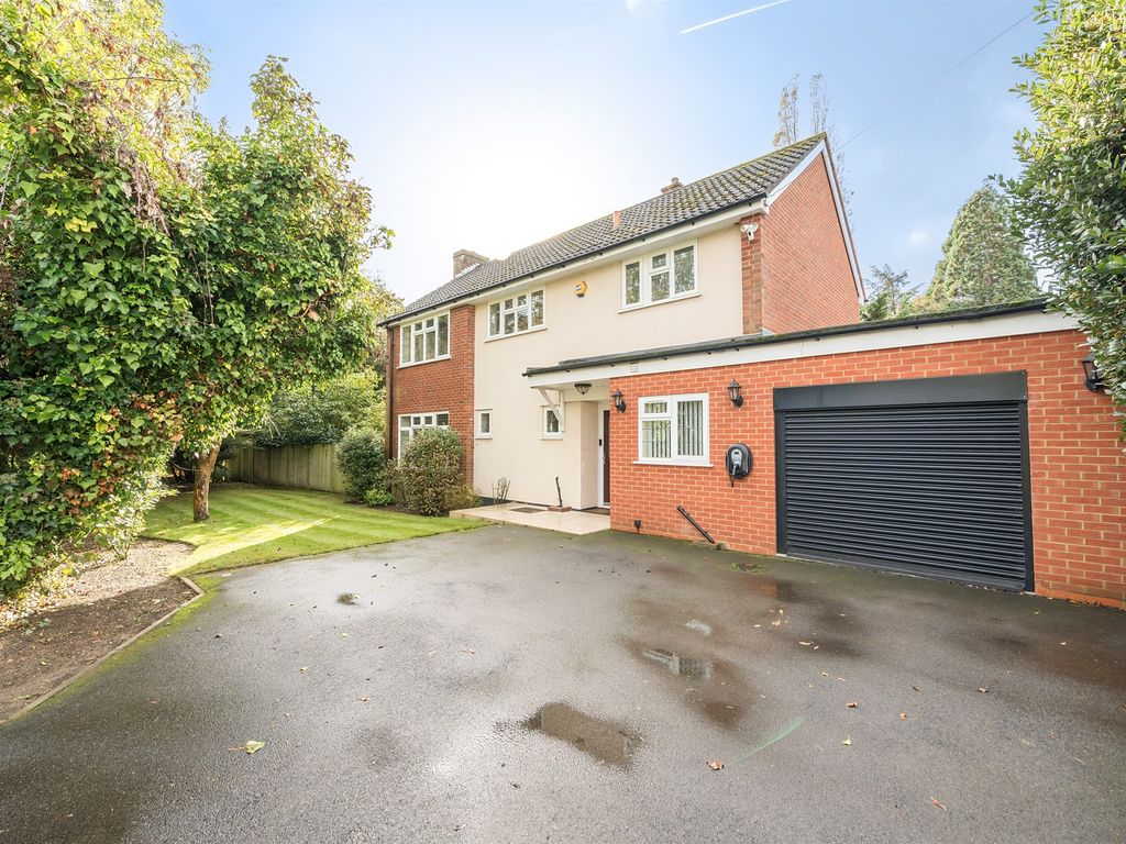 4 bed detached house for sale in Hasting Close, Bray, Maidenhead SL6, £900,000