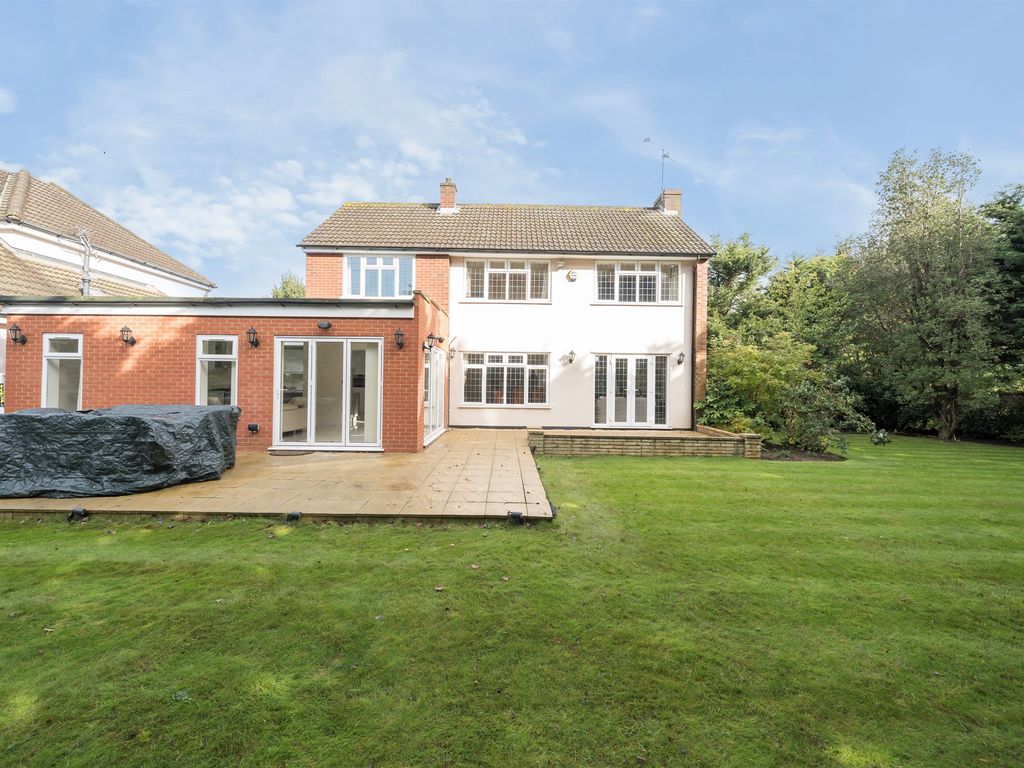 4 bed detached house for sale in Hasting Close, Bray, Maidenhead SL6, £900,000