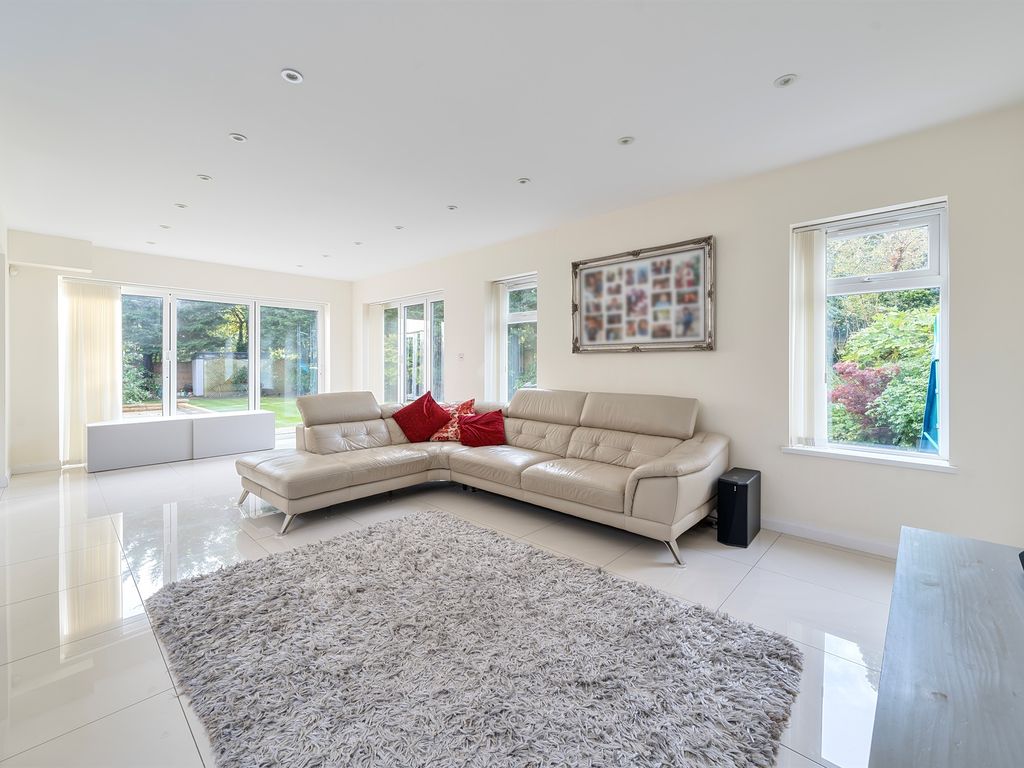 4 bed detached house for sale in Hasting Close, Bray, Maidenhead SL6, £900,000