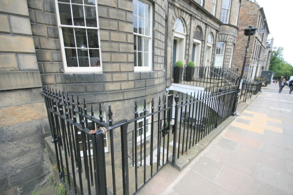2 bed flat to rent in North Castle Street, Central, Edinburgh EH2, £2,250 pcm