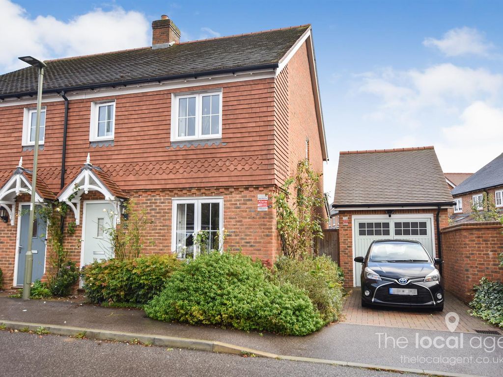 3 bed semi-detached house for sale in Hayton Crescent, Tadworth KT20, £575,000