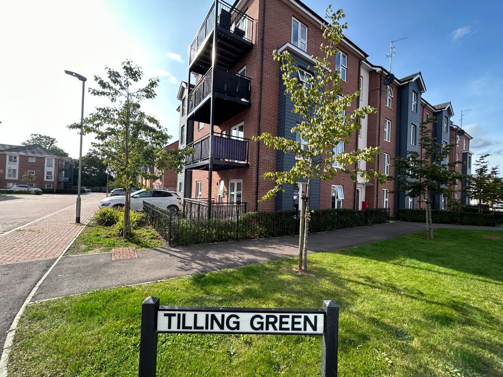 2 bed flat for sale in Tilling Green, Dunstable LU5, £88,000