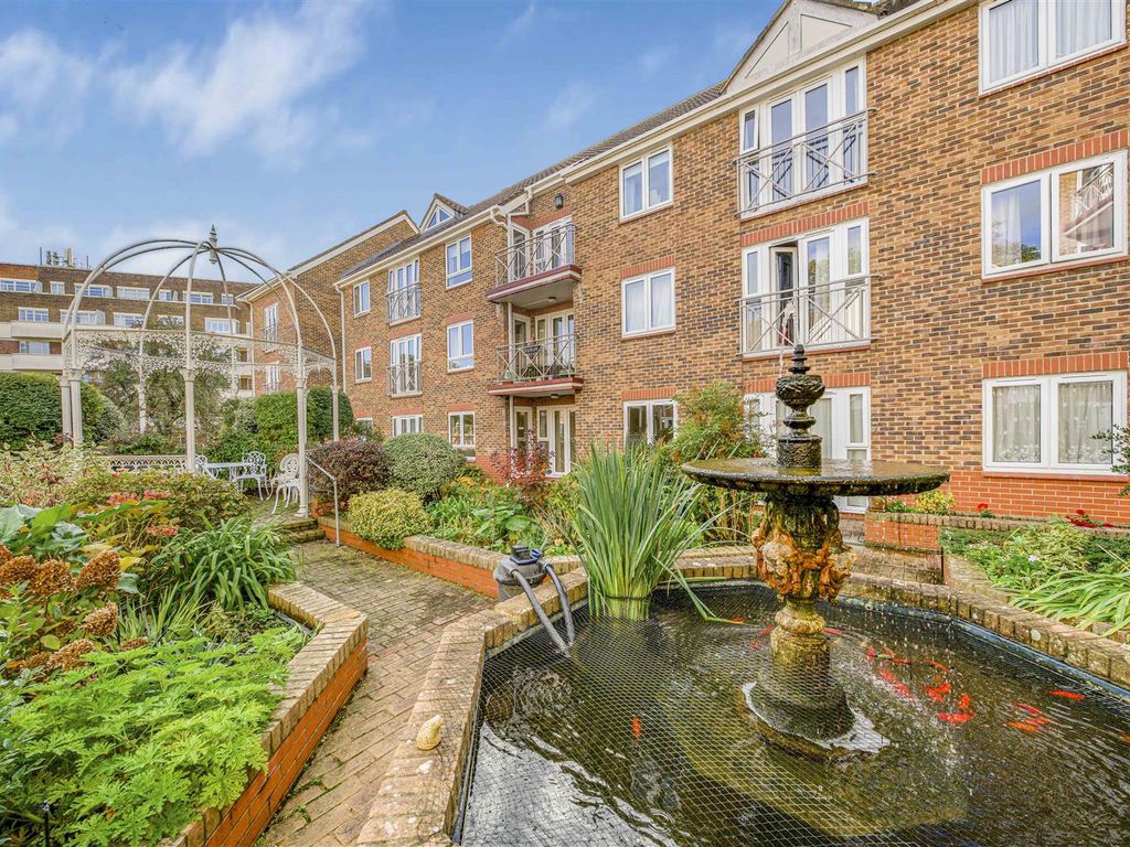 1 bed flat for sale in Sheen Road, Richmond TW9, £350,000