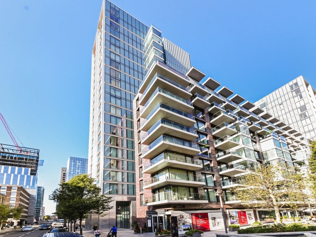 1 bed flat for sale in Cashmere House, Goodman's Fields, Aldgate E1, £700,000
