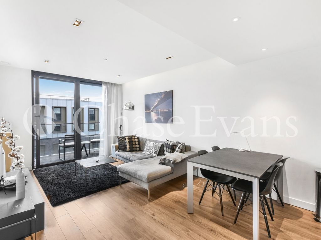1 bed flat for sale in Cashmere House, Goodman's Fields, Aldgate E1, £700,000