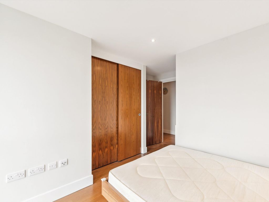 1 bed flat for sale in Crawford Building, London E1, £560,000