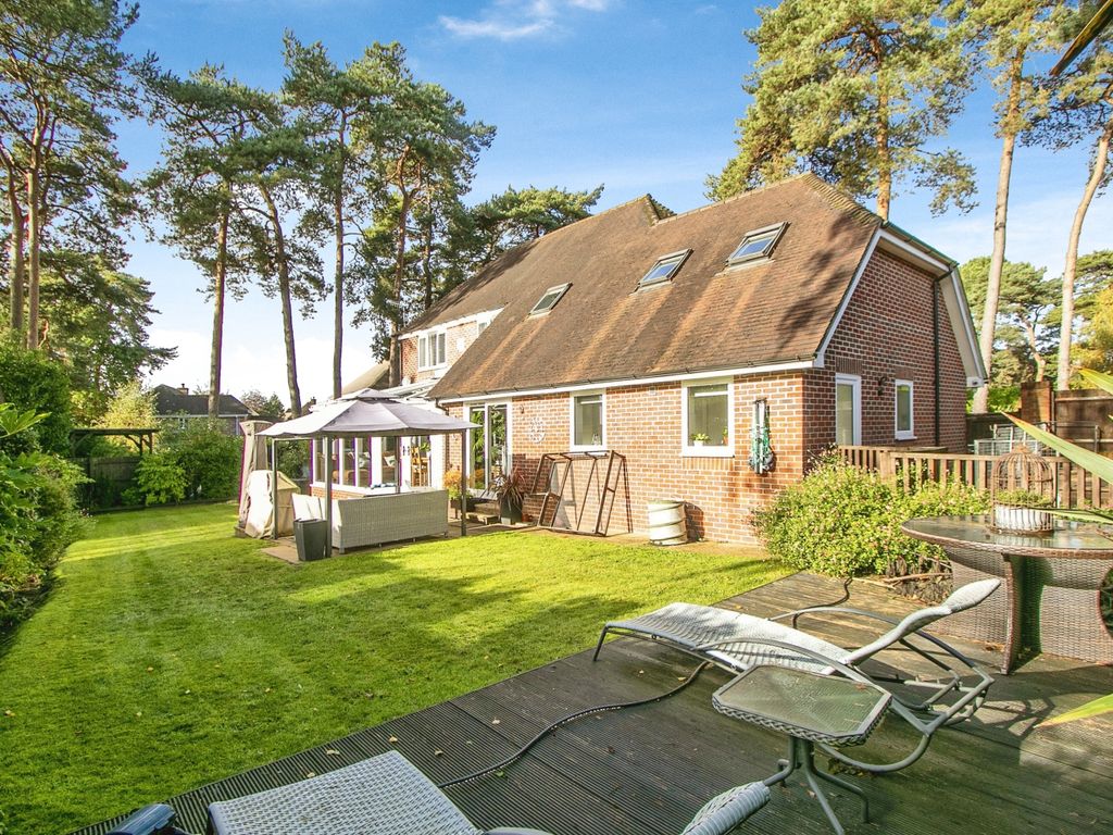 4 bed detached house for sale in Hobbs Park, Ringwood, Hampshire BH24, £800,000