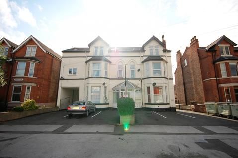 2 bed flat to rent in Bridgford Court, 100 Musters Road, West Bridgford, Nottingham NG2, £775 pcm