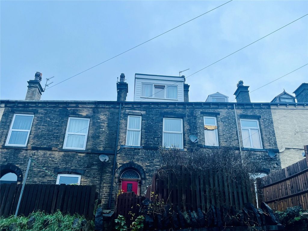4 bed terraced house for sale in South View, Sowerby Bridge, West Yorkshire HX6, £200,000