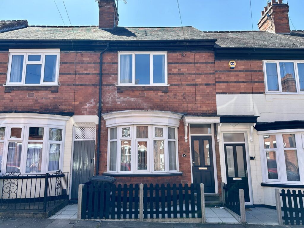 5 bed terraced house to rent in Adderley Road, Leicester LE2, £2,383 pcm