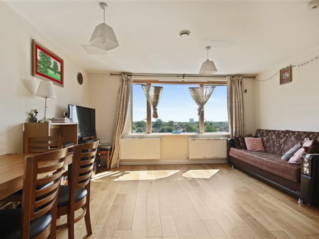 1 bed flat for sale in Grange Park Road, London E10, £122,500