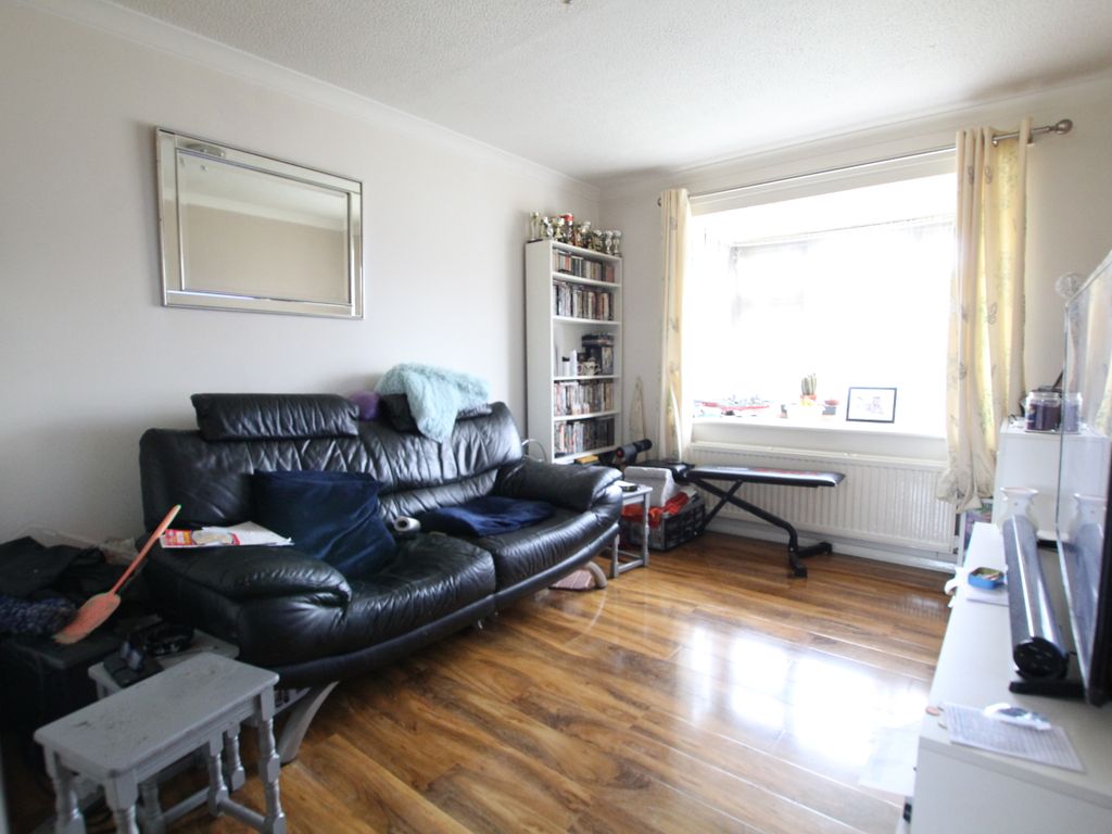 1 bed flat for sale in Waverley Avenue, Sandy SG19, £129,950