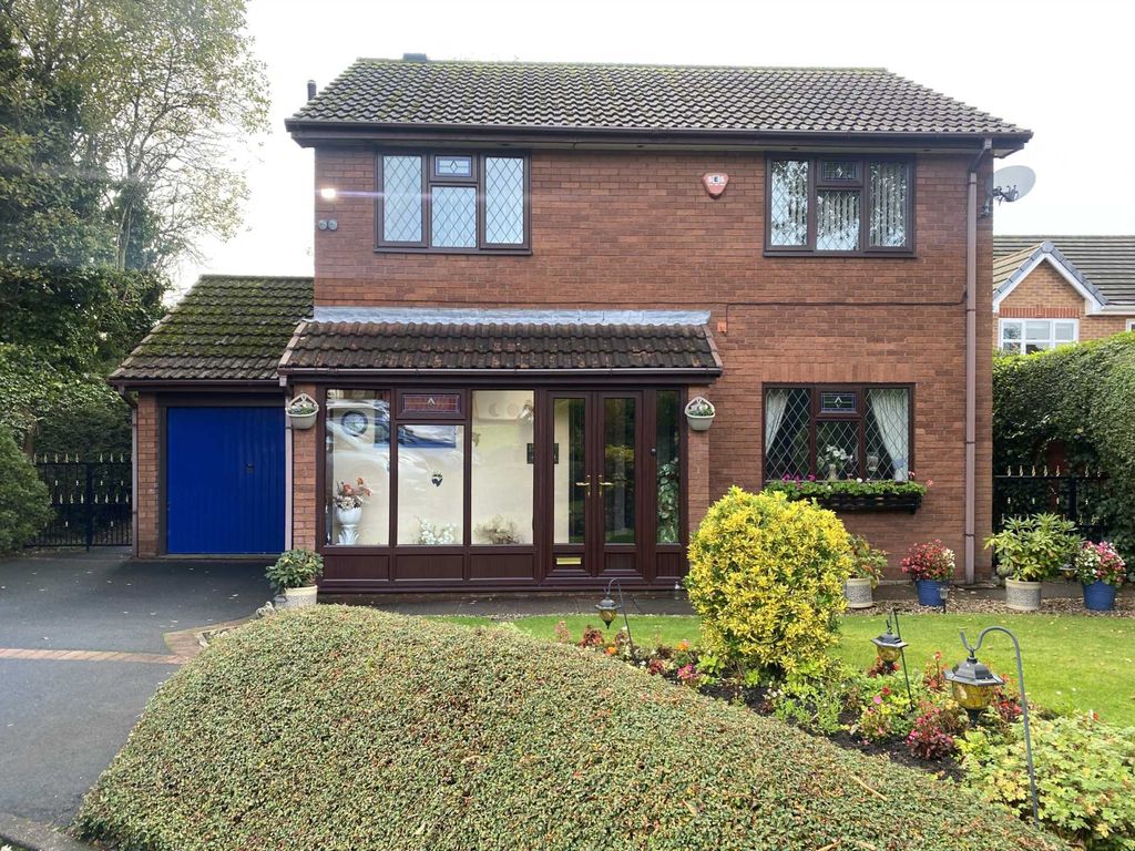 4 bed detached house for sale in Holme Crescent, Royton OL2, £339,950