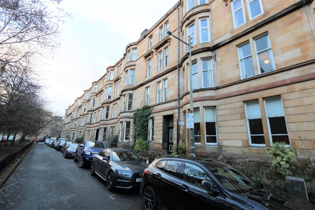 2 bed flat to rent in Barrington Drive, Glasgow G4, £1,395 pcm