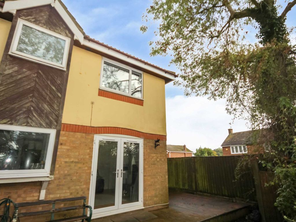 1 bed town house for sale in Milward Gardens, Binfield RG12, £290,000