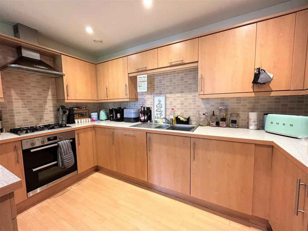 2 bed flat for sale in Brunel Crescent, Swindon SN2, £155,000