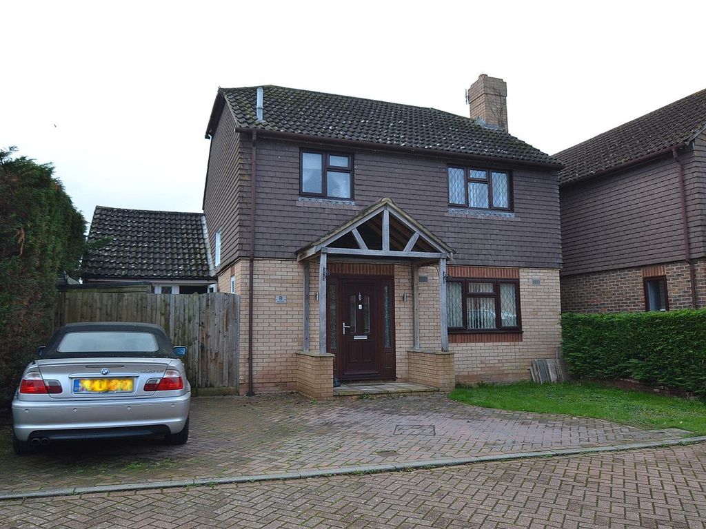 3 bed detached house for sale in Gilbert Way, Hailsham BN27, £399,000