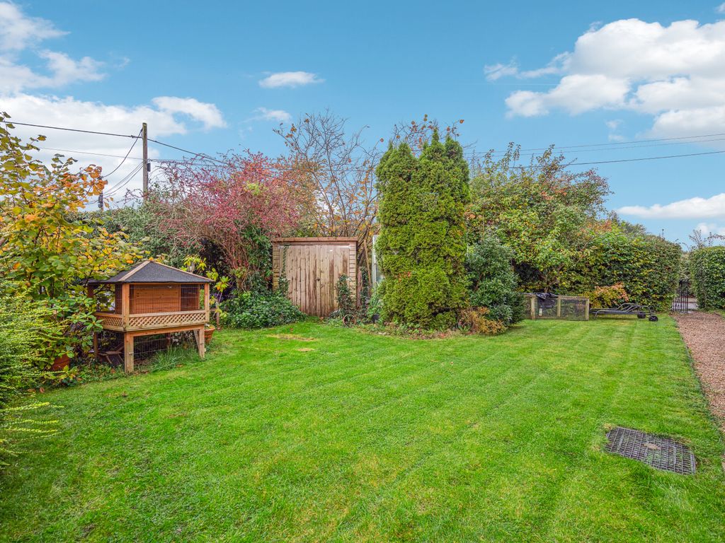 3 bed semi-detached house for sale in Bellingdon, Chesham HP5, £650,000
