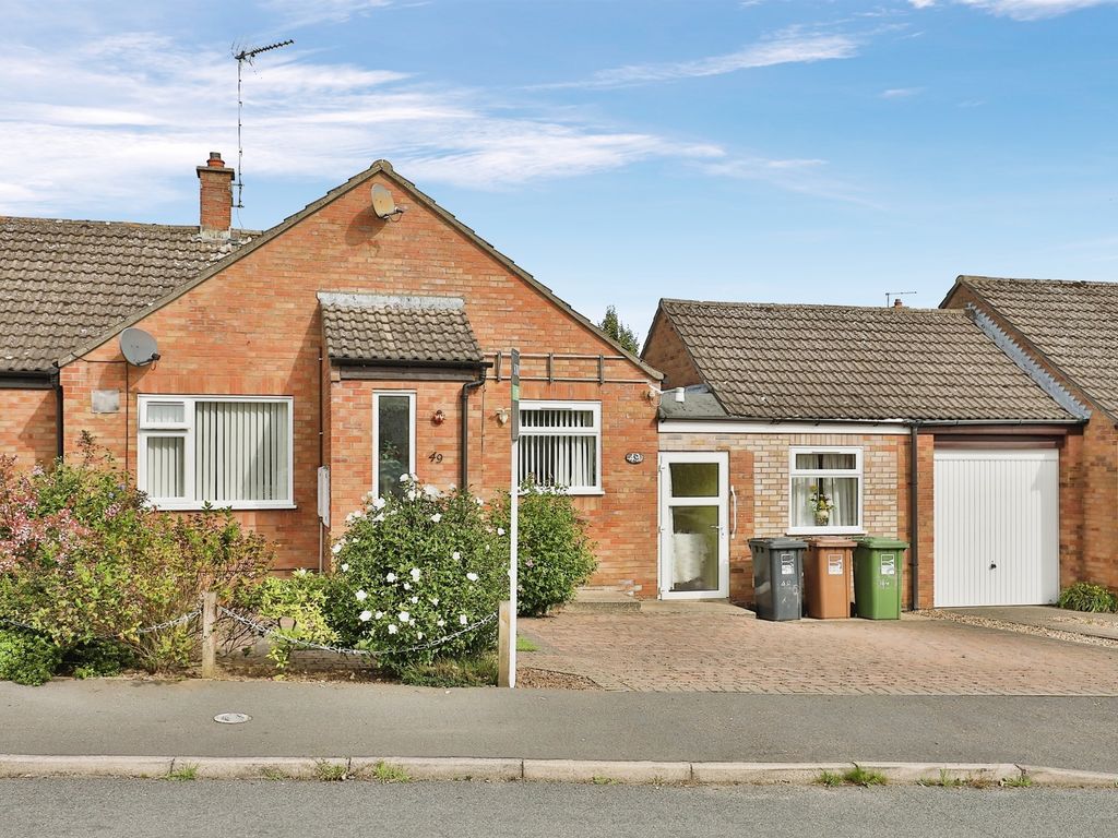 3 bed semi-detached bungalow for sale in Gwyn Crescent, Fakenham NR21, £265,000