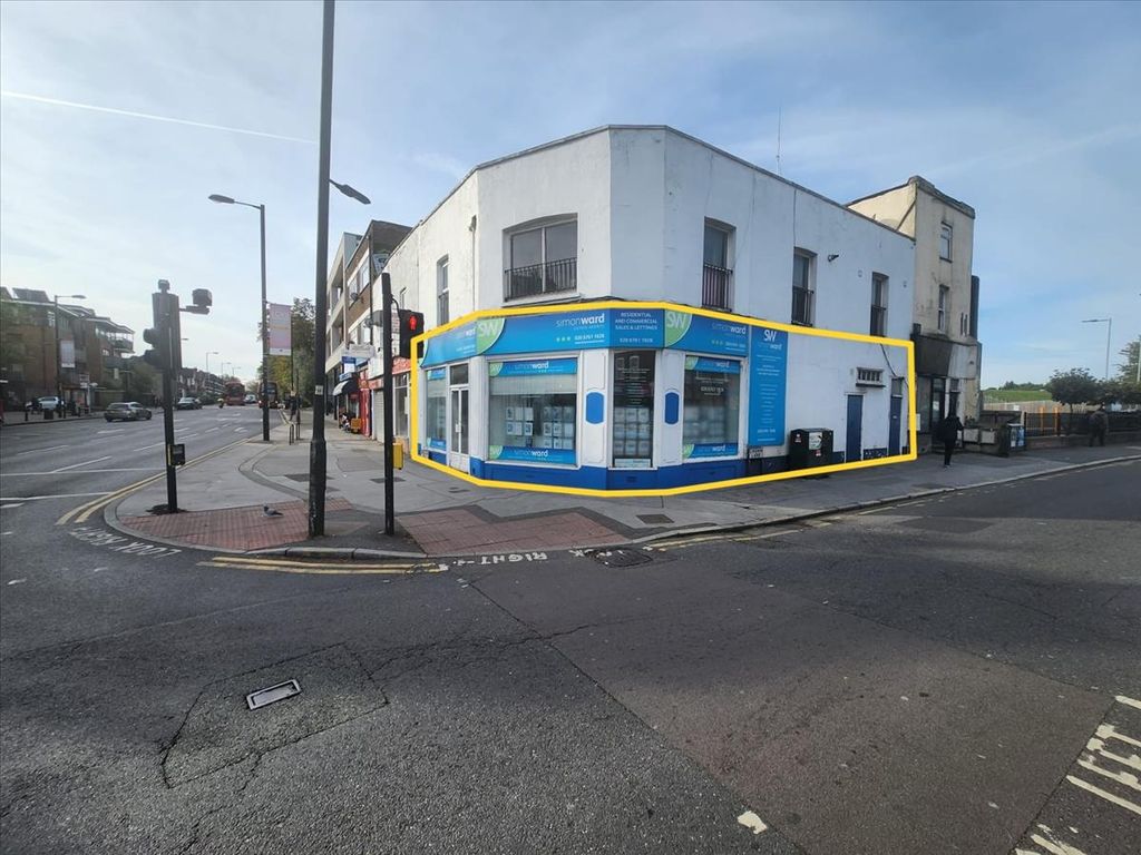 Retail premises to let in 421 Beulah Hill, London SE19, £30,000 pa