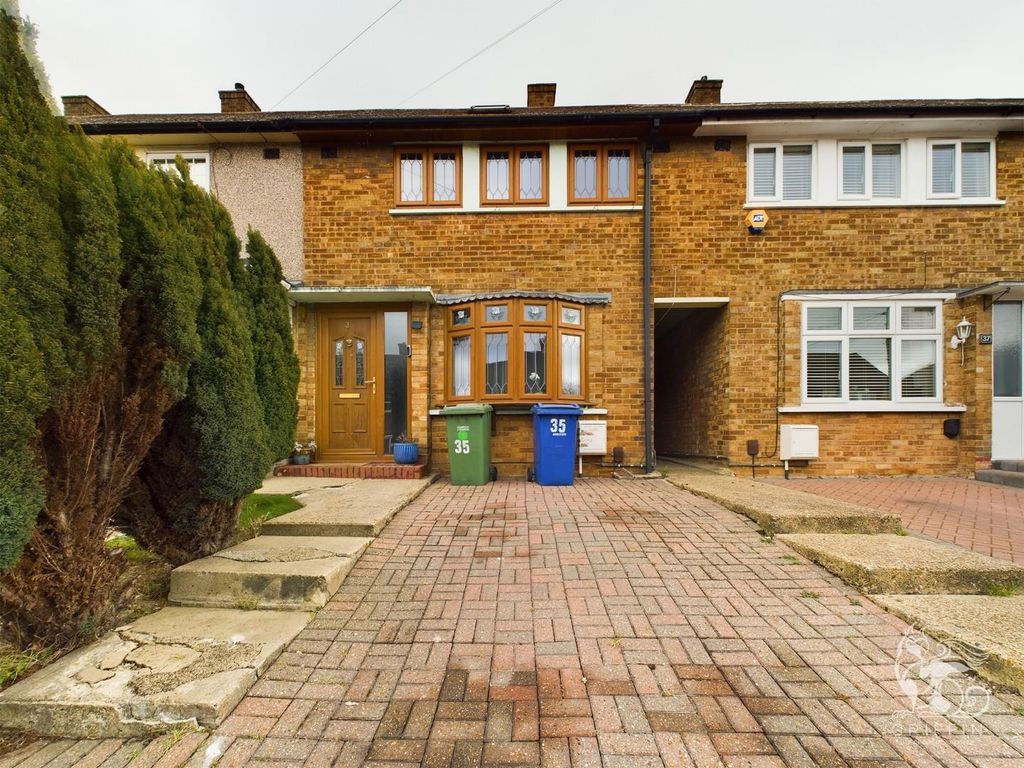 3 bed property for sale in Cullen Square, South Ockendon RM15, £365,000