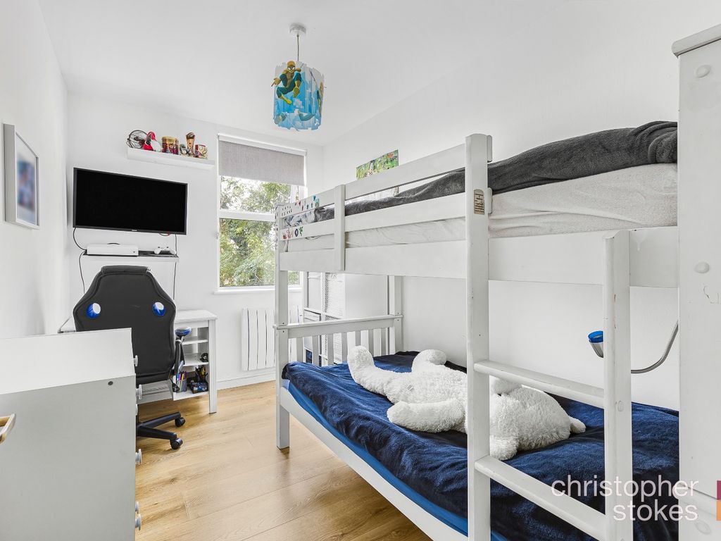 2 bed flat for sale in Trinity House, Trinity Lane, Waltham Cross EN8, £257,500