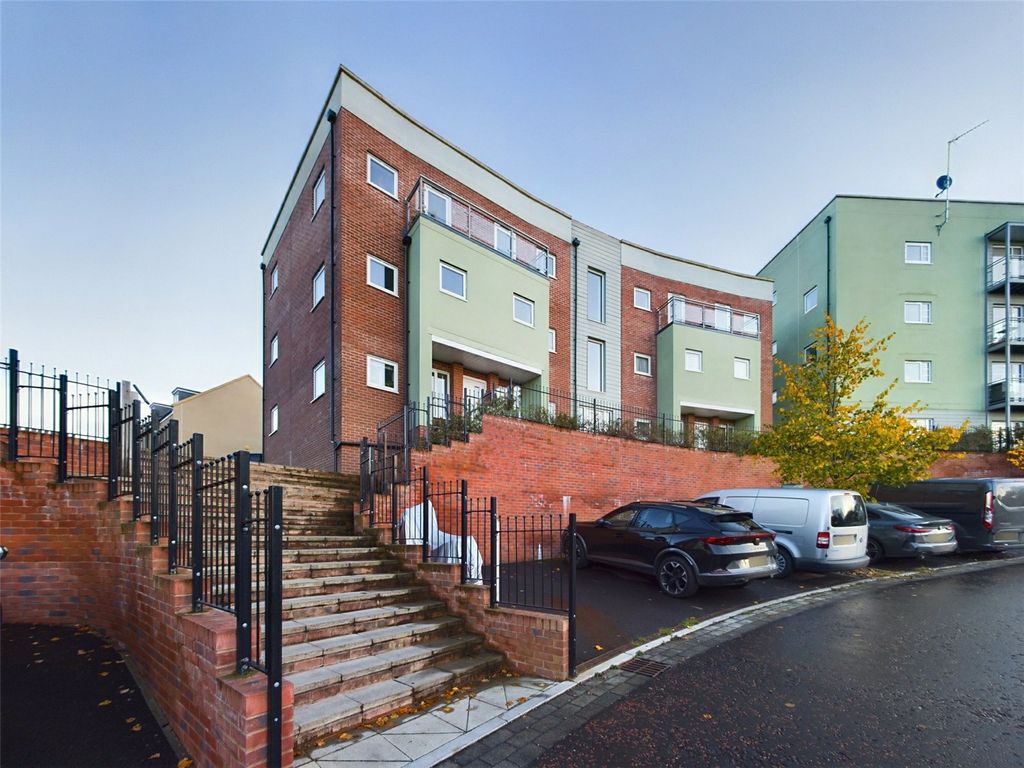 2 bed flat for sale in Fairford Road, Cheltenham, Gloucestershire GL52, £210,000