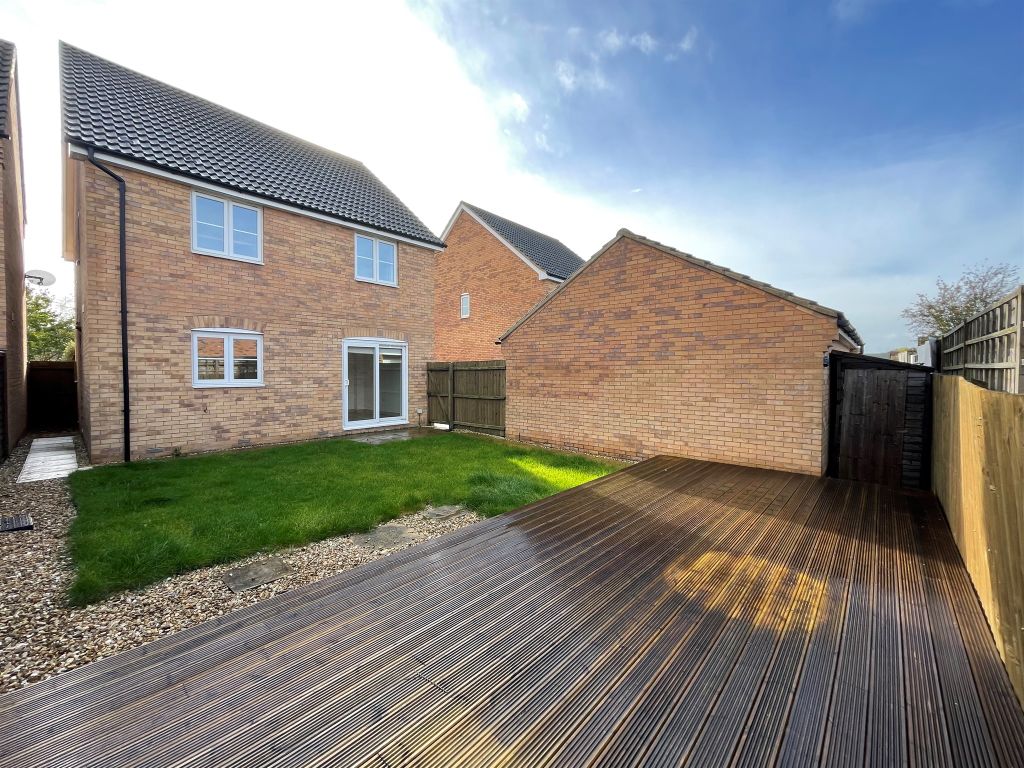 4 bed detached house for sale in Kingsgate, Market Deeping, Peterborough PE6, £290,000