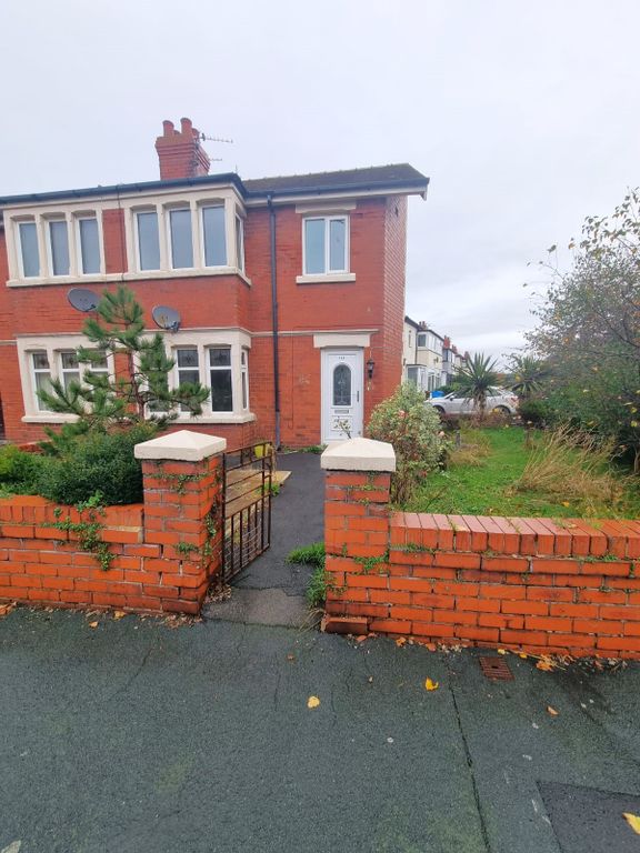 3 bed semi-detached house to rent in Curzon Road, Lytham St. Annes FY8, £995 pcm