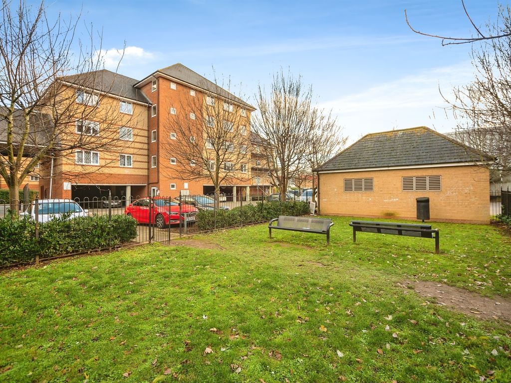 2 bed flat for sale in St. Peter Street, Maidstone ME16, £190,000