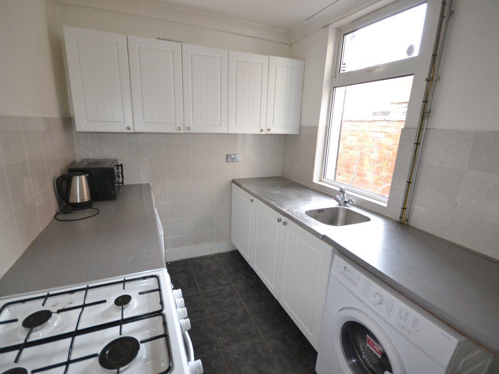 3 bed terraced house to rent in Roman Street, Leicester LE3, £368 pcm