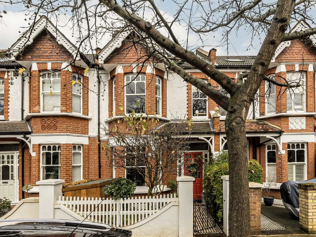 4 bed property for sale in Winchendon Road, Teddington TW11, £1,050,000